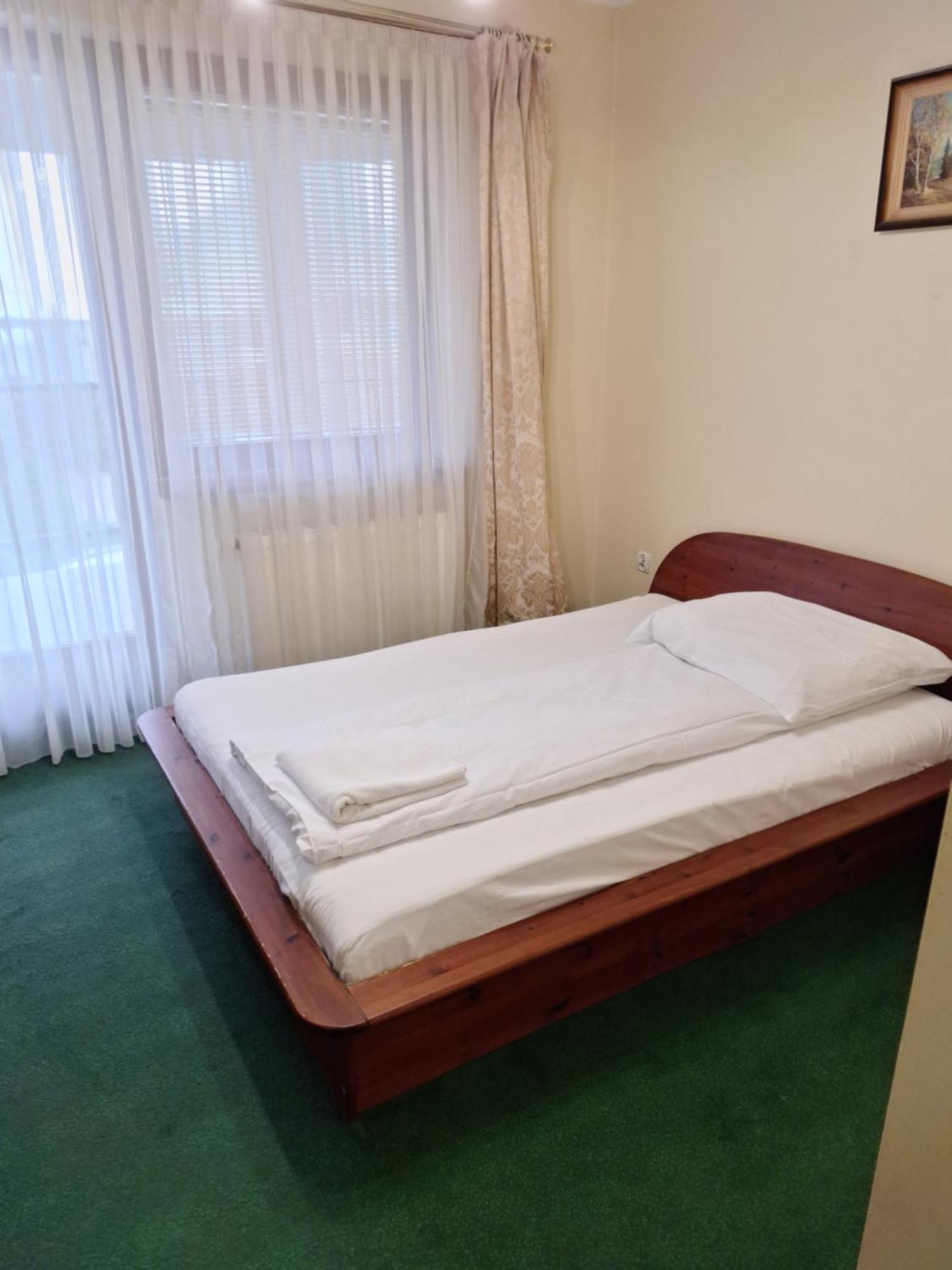 Hotel Malwa Ostrow Wielkopolski Exterior photo