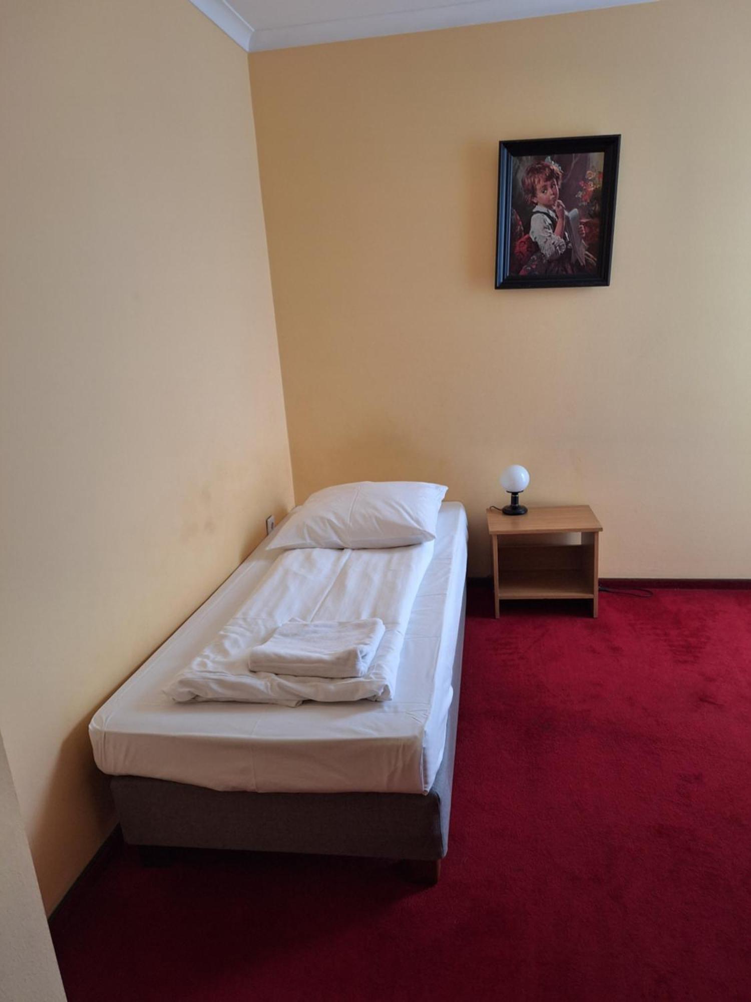 Hotel Malwa Ostrow Wielkopolski Exterior photo