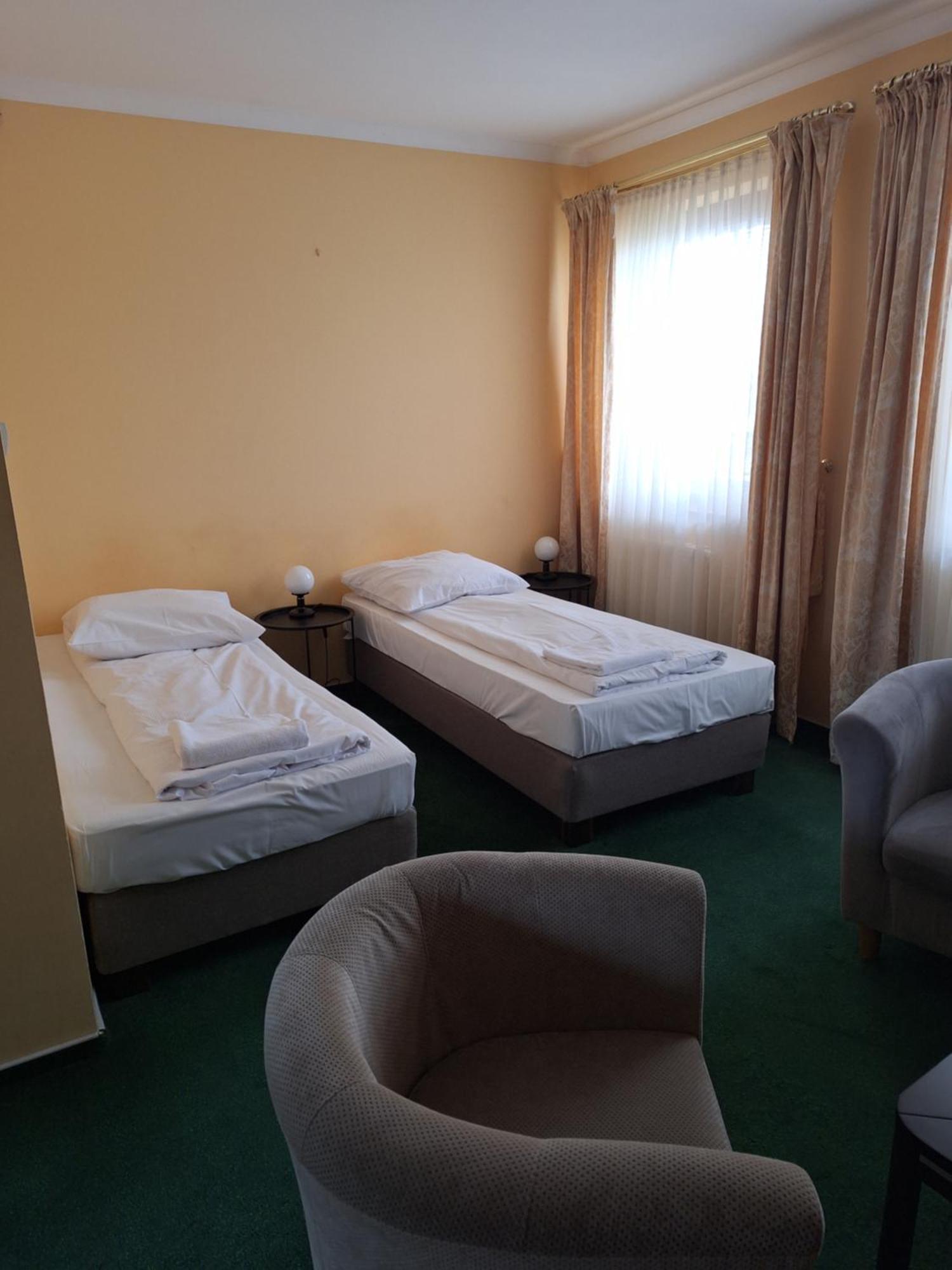Hotel Malwa Ostrow Wielkopolski Exterior photo